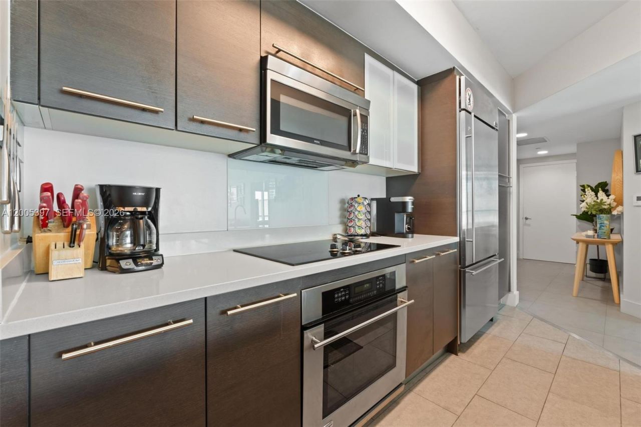 500 Brickell Ave , Unit 1405, Miami, FL 33131 Photo