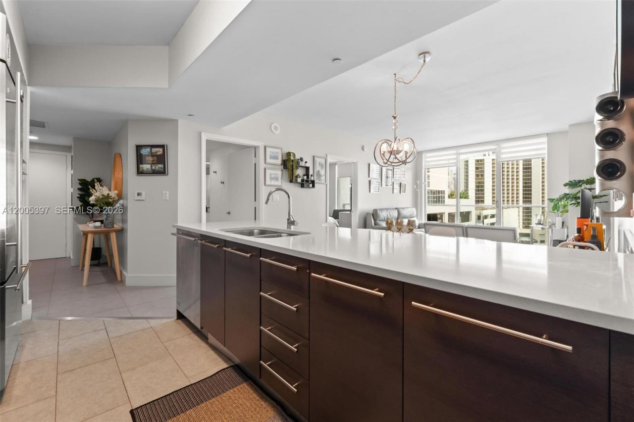 500 Brickell Ave , Unit 1405, Miami, FL 33131 Photo