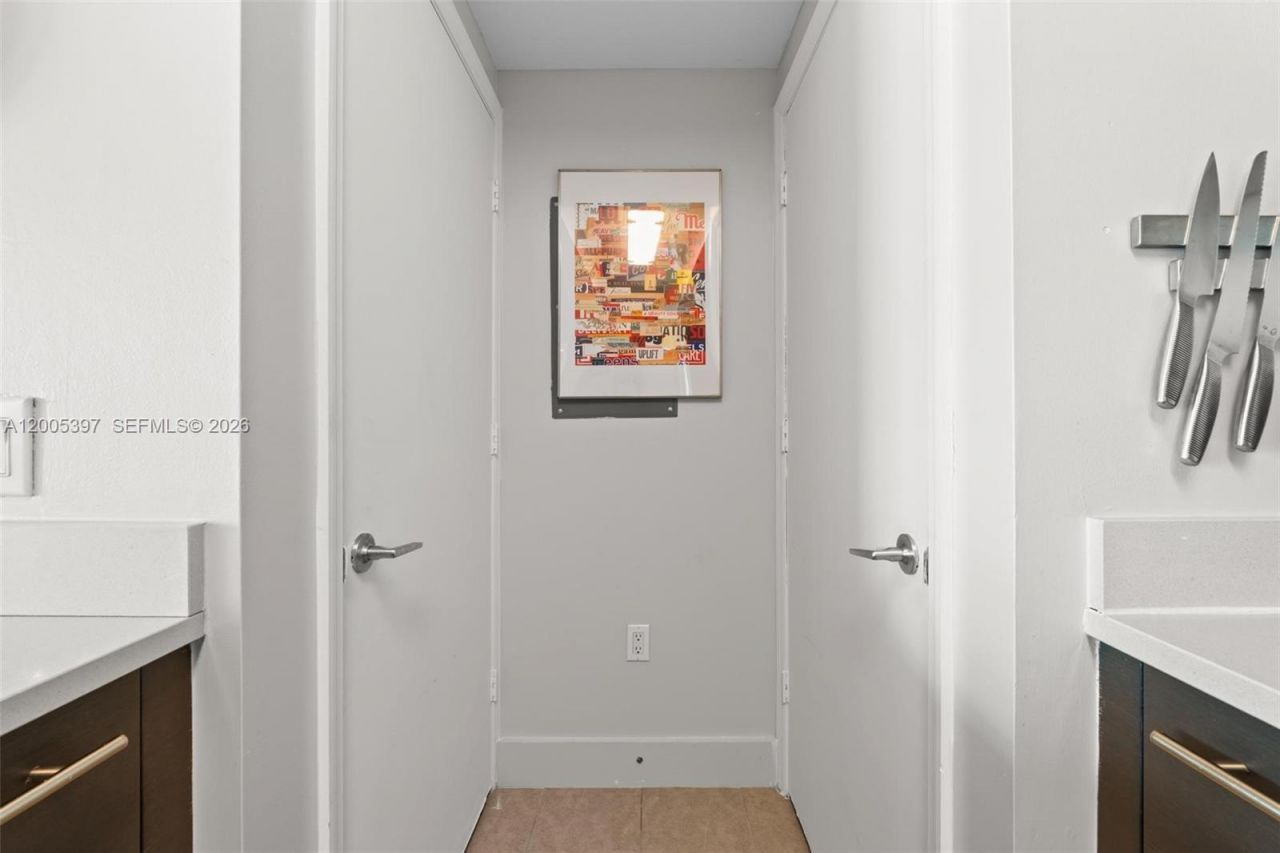 500 Brickell Ave , Unit 1405, Miami, FL 33131 Photo