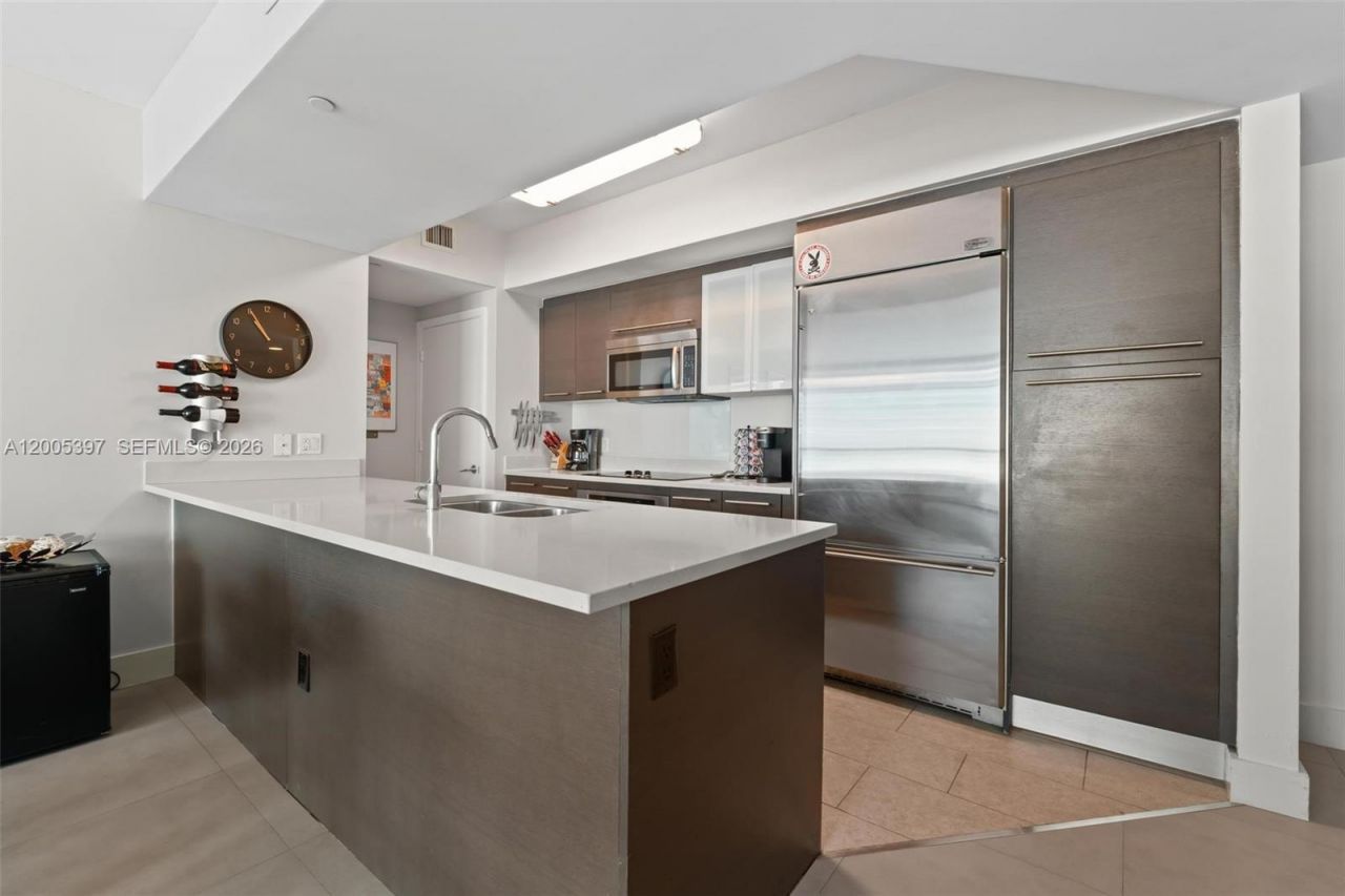 500 Brickell Ave , Unit 1405, Miami, FL 33131 Photo