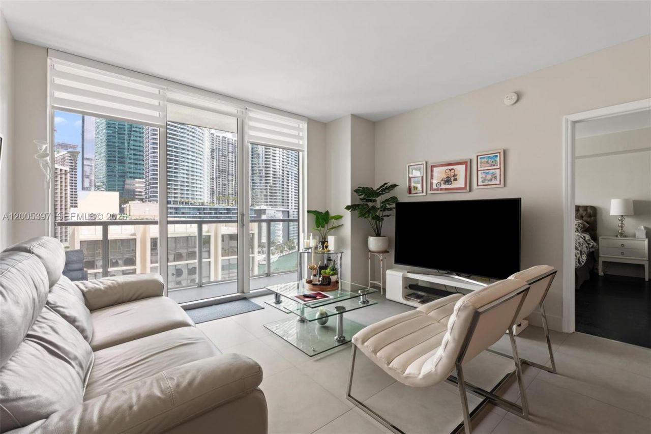 500 Brickell Ave , Unit 1405, Miami, FL 33131 Photo