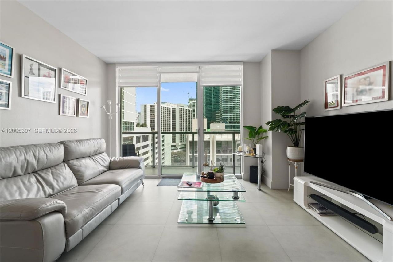 500 Brickell Ave , Unit 1405, Miami, FL 33131 Photo
