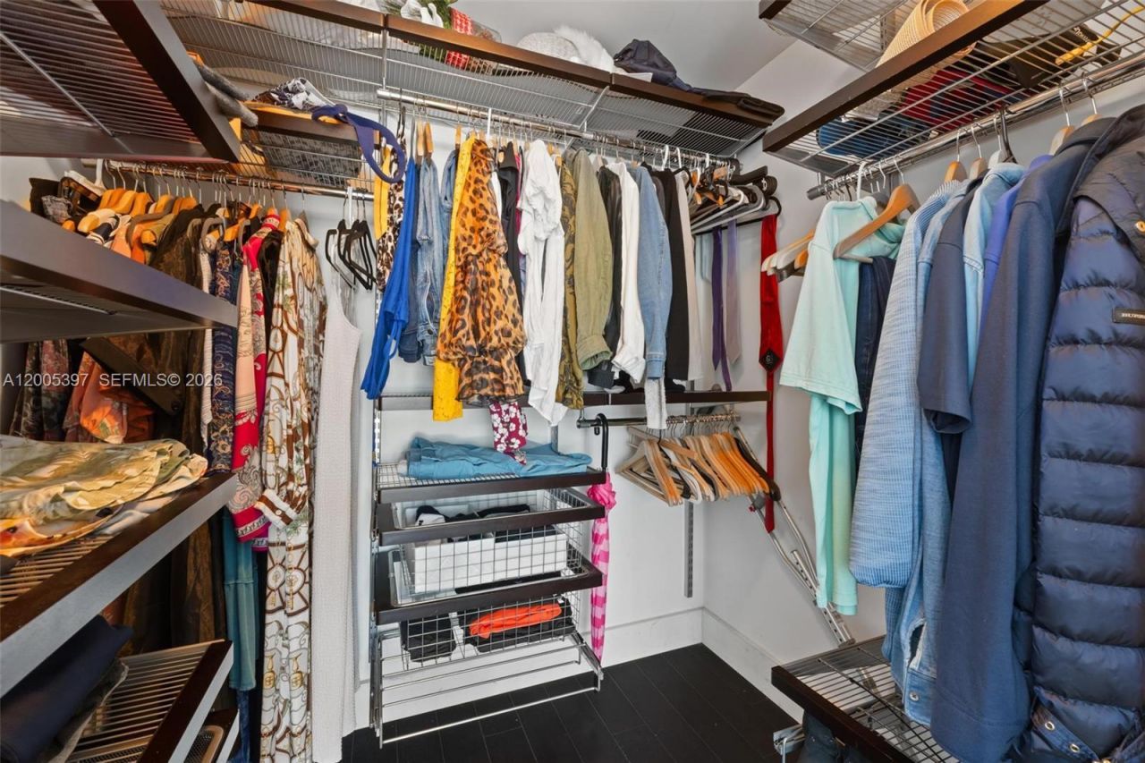 500 Brickell Ave , Unit 1405, Miami, FL 33131 Photo