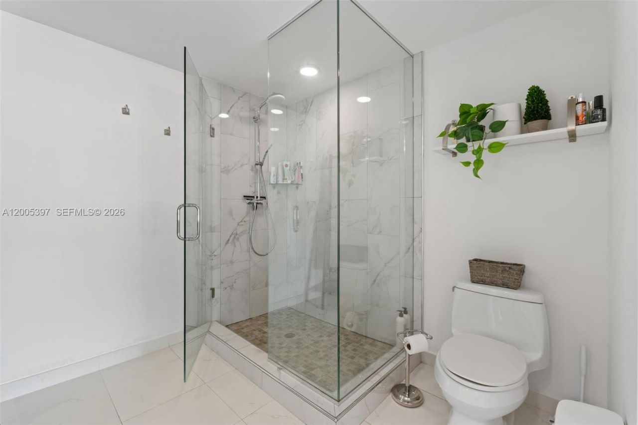 500 Brickell Ave , Unit 1405, Miami, FL 33131 Photo