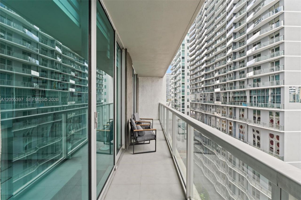 500 Brickell Ave , Unit 1405, Miami, FL 33131 Photo