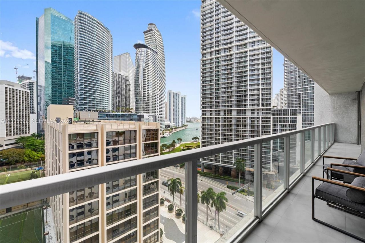 500 Brickell Ave , Unit 1405, Miami, FL 33131 Photo