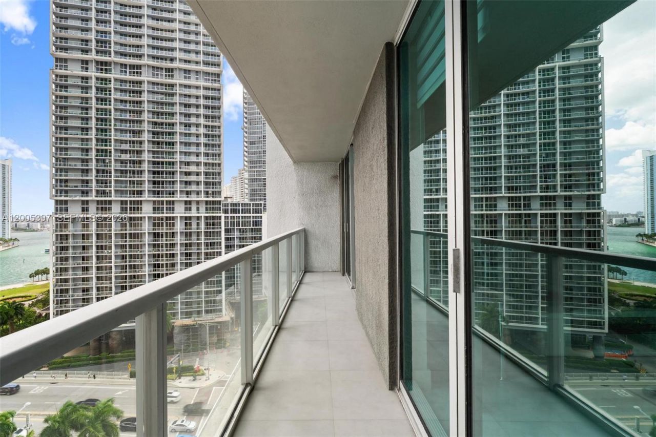 500 Brickell Ave , Unit 1405, Miami, FL 33131 Photo