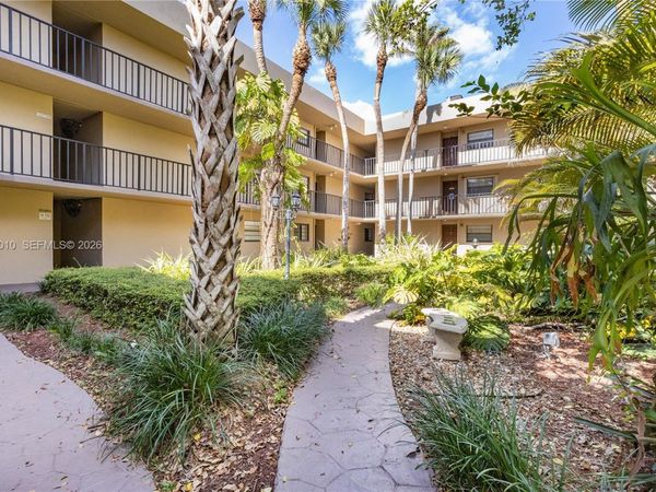 10855 SW 112th Ave , Unit 211, Miami, FL 33176