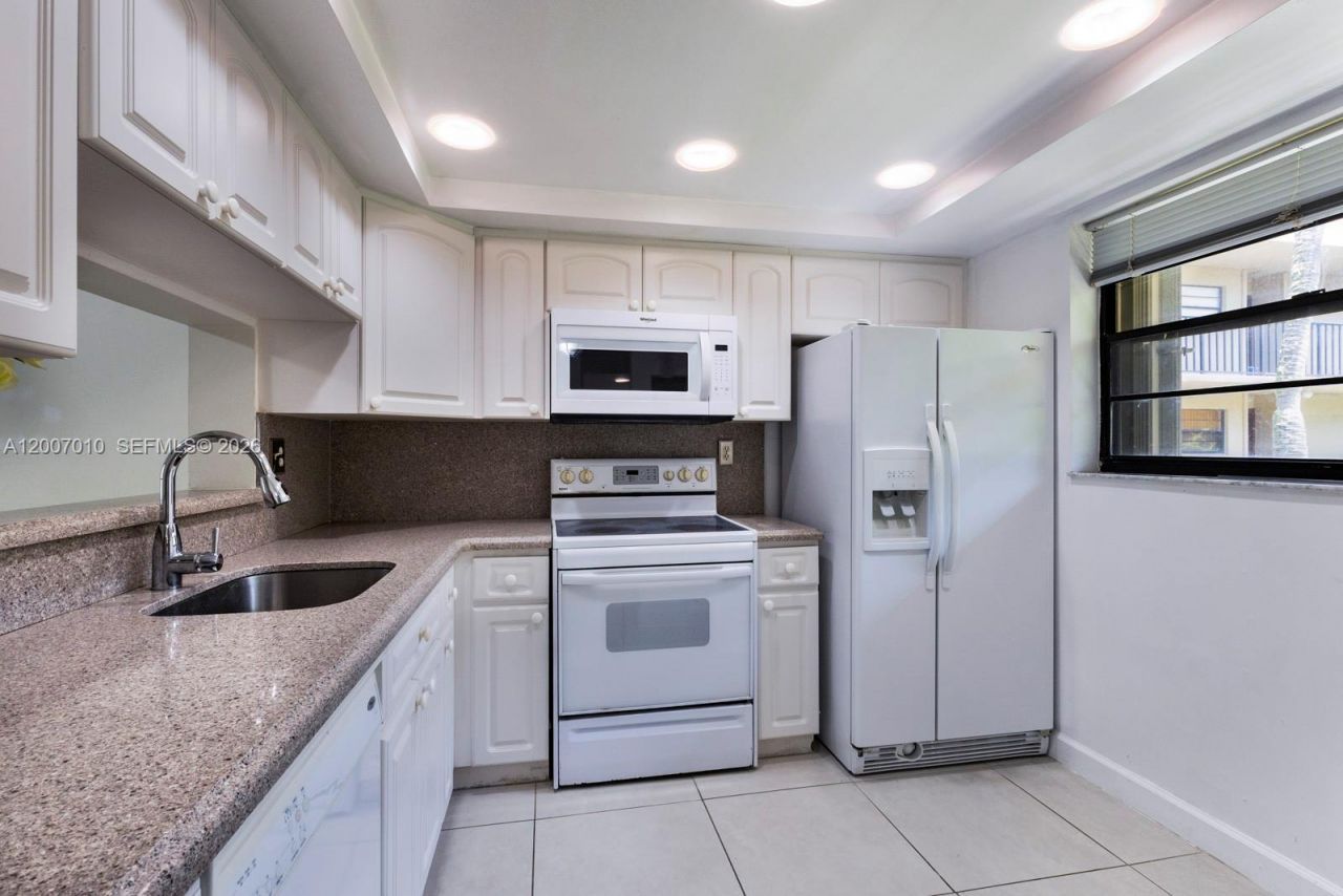 10855 SW 112th Ave , Unit 211, Miami, FL 33176 Photo
