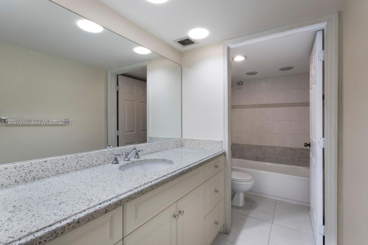 10855 SW 112th Ave , Unit 211, Miami, FL 33176 Photo