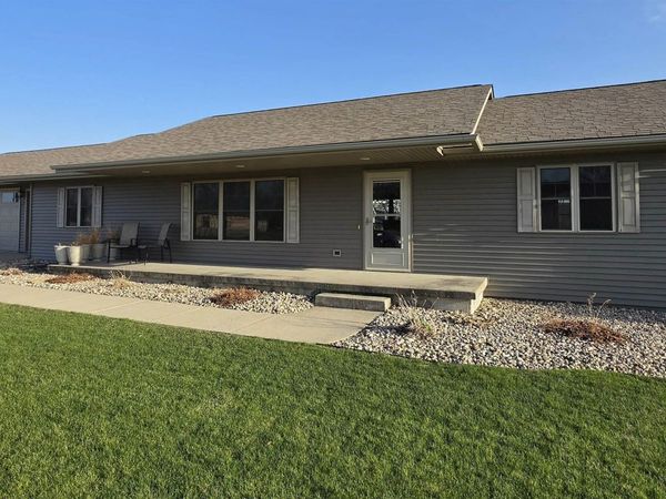 703 E 3rd St, Sanborn, IA 51248