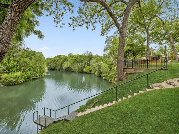 900 Boenig ST , Seguin, TX 78155