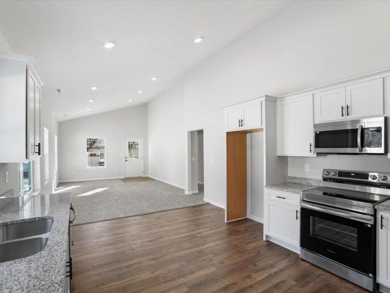 517 E Chillicothe Avenue, Bellefontaine, OH 43311 Photo 2