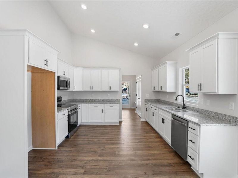 517 E Chillicothe Avenue, Bellefontaine, OH 43311 Photo 5