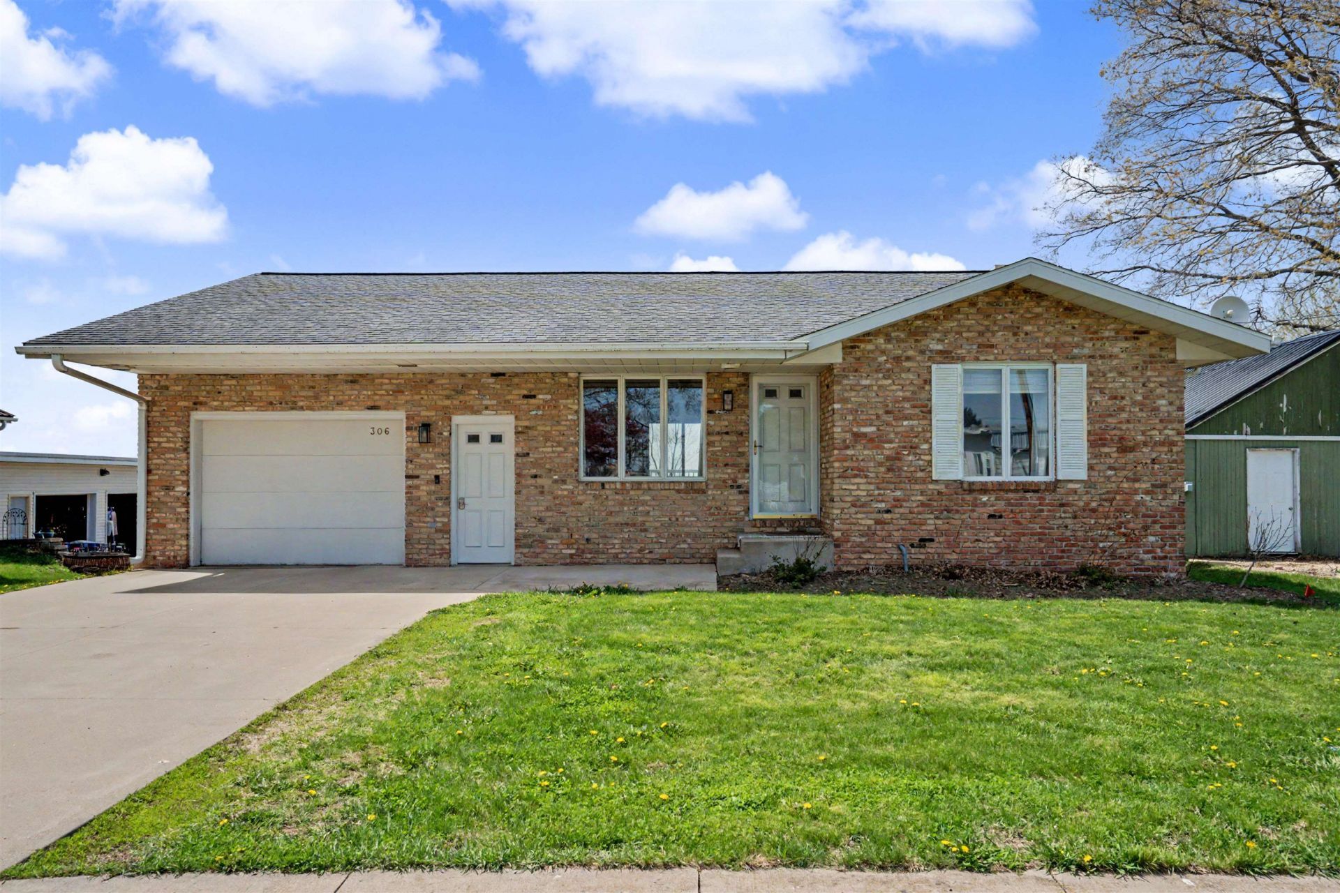 306 N Chestnut Street, Edgewood, IA 52042 Main Photo