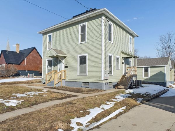 820 1st Avenue E, Newton, IA 50208