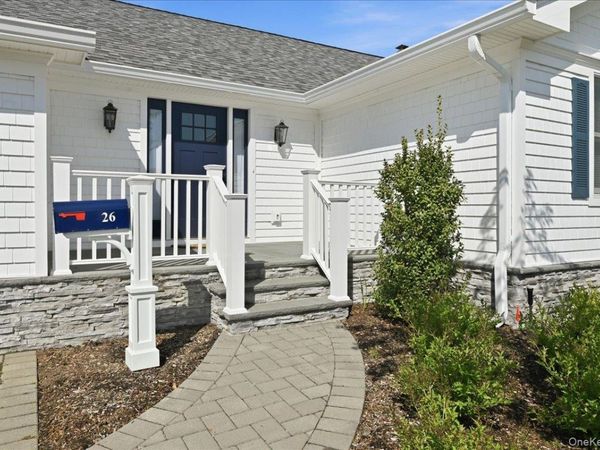 26 Clearland Avenue , Carle Place, NY 11514