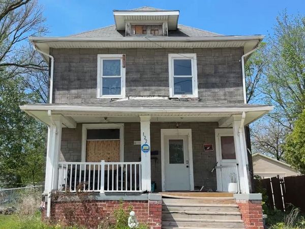 122 N HENDERSON Street, Galesburg, IL 61401