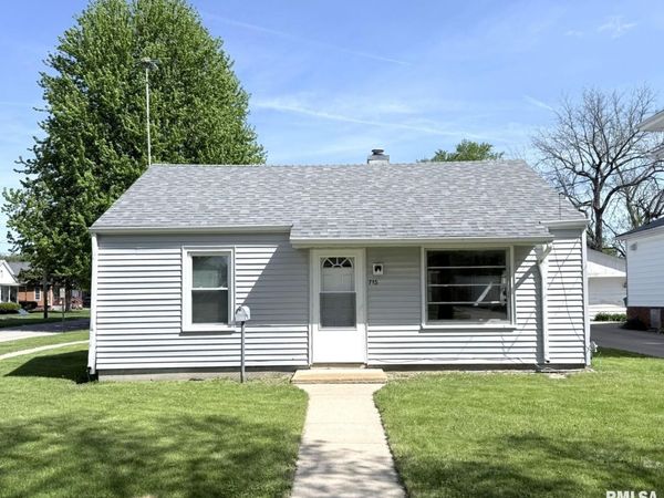 715 E 3RD Street, Galesburg, IL 61401