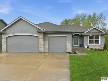 2725 N 189 Street, Elkhorn, NE 68022
