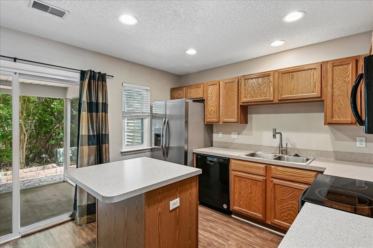 7948 Shadow Oak Drive Photo 13