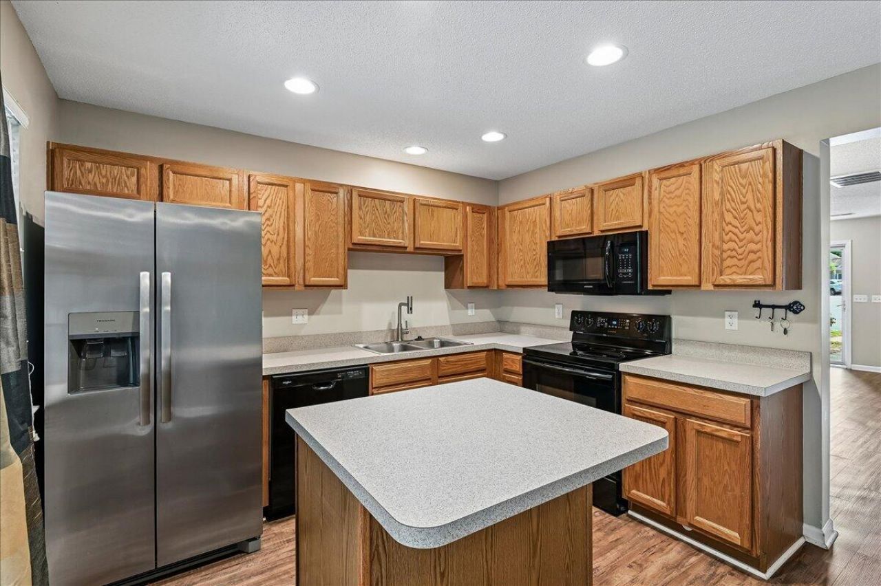 7948 Shadow Oak Drive Photo 14