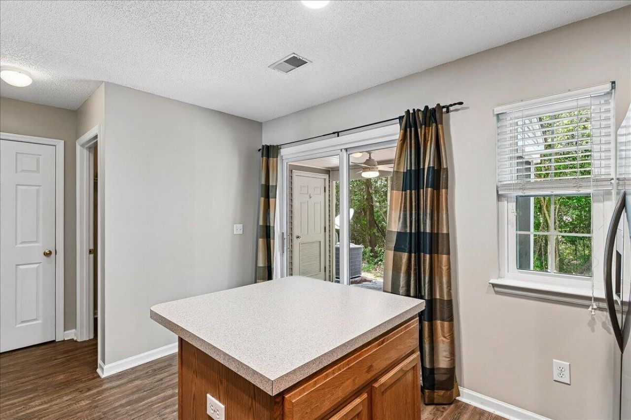 7948 Shadow Oak Drive Photo 15