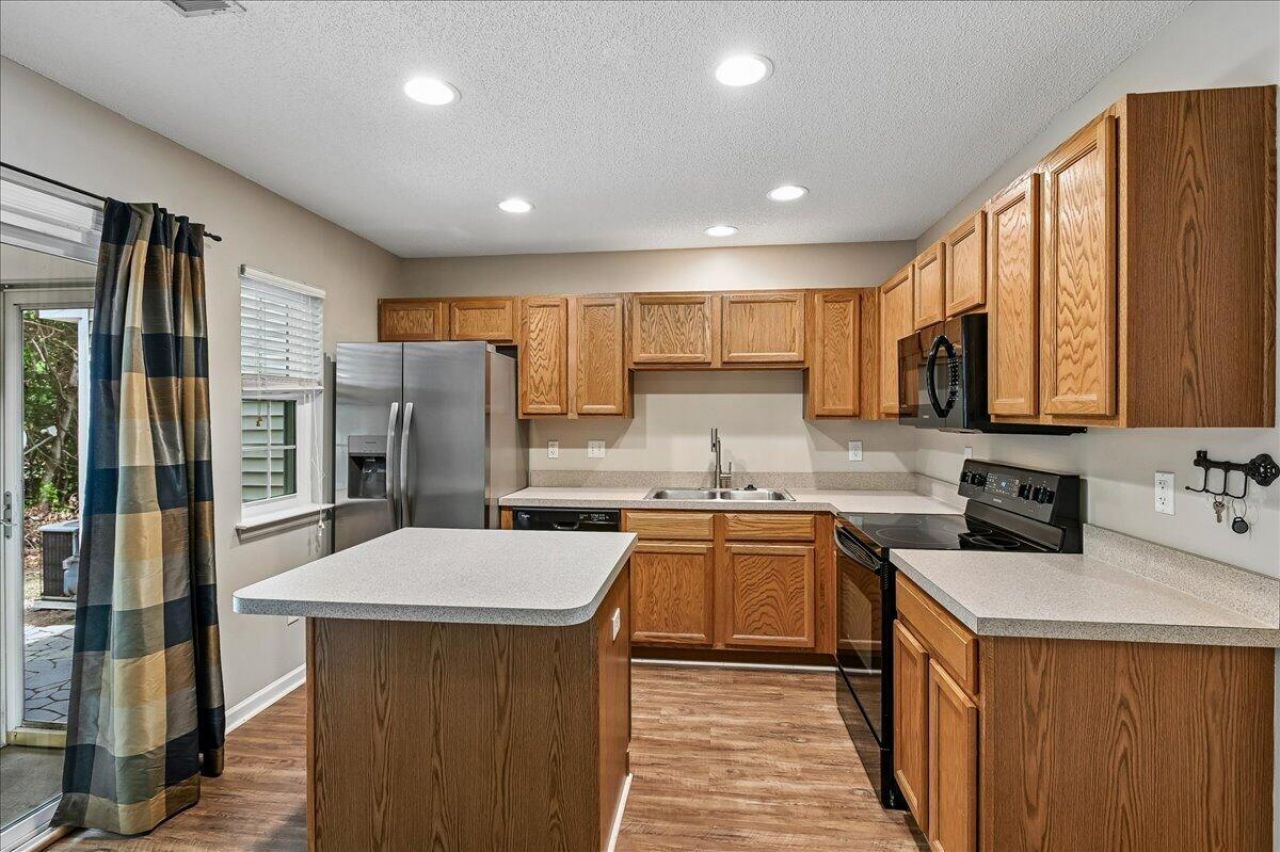7948 Shadow Oak Drive Photo 16
