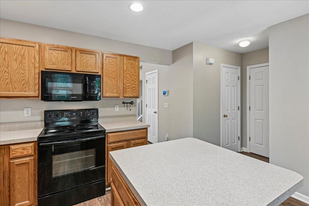 7948 Shadow Oak Drive Photo 17