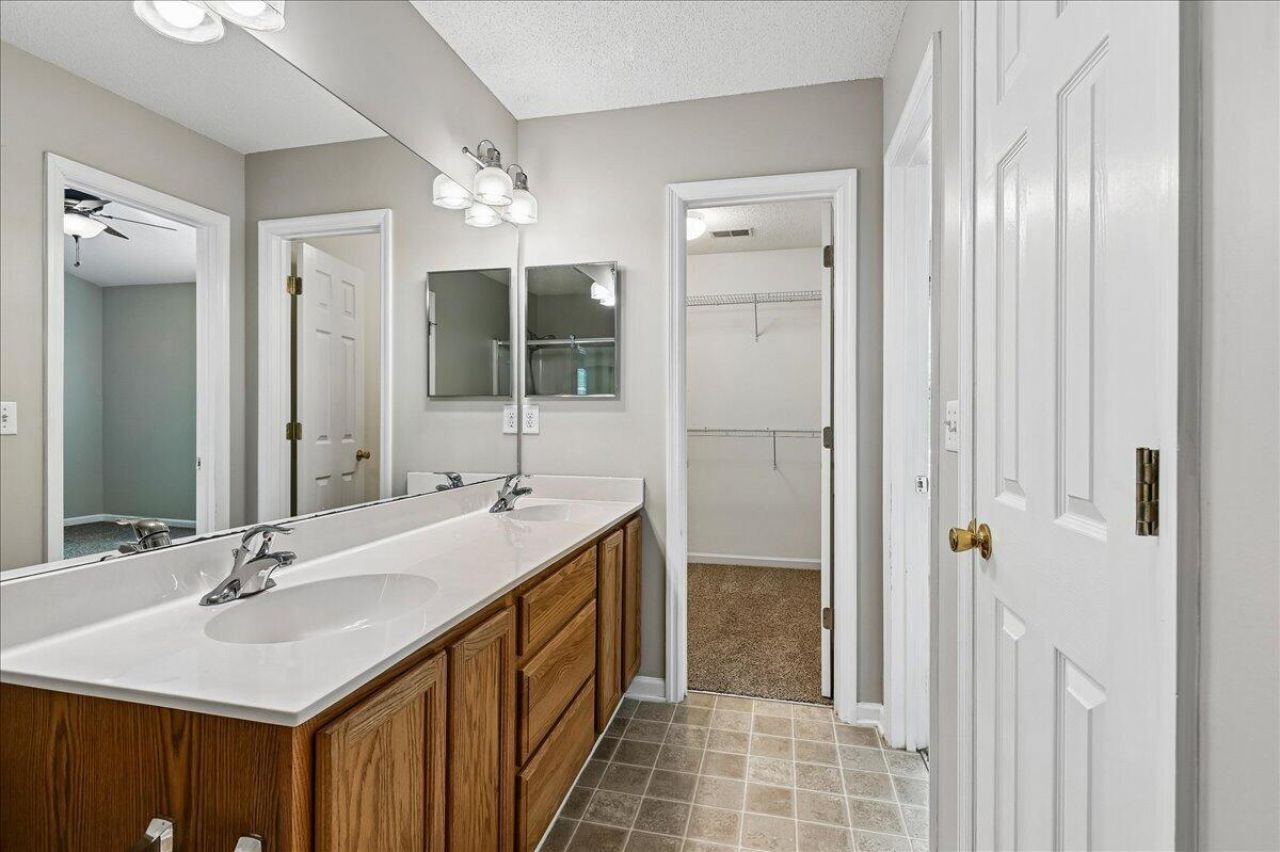 7948 Shadow Oak Drive Photo 24