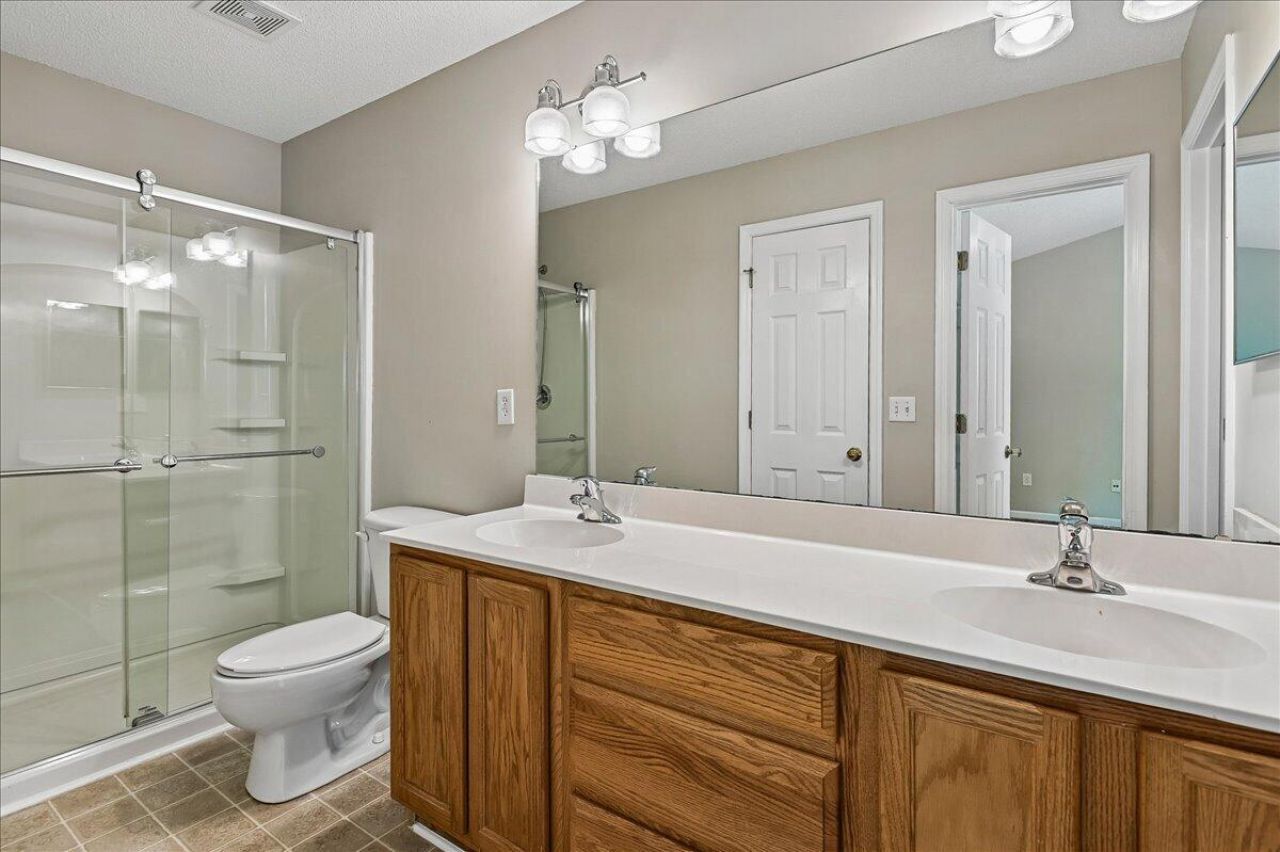 7948 Shadow Oak Drive Photo 26