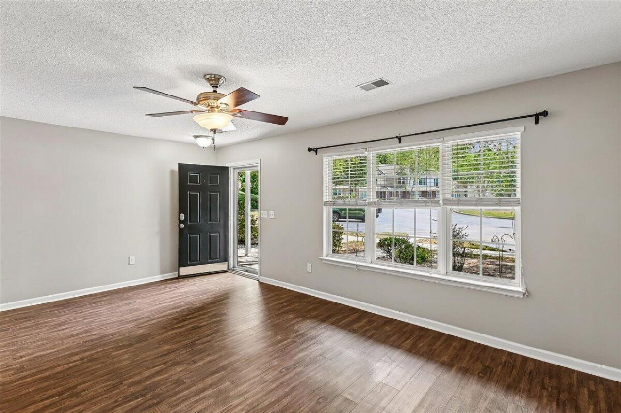 7948 Shadow Oak Drive Photo 6