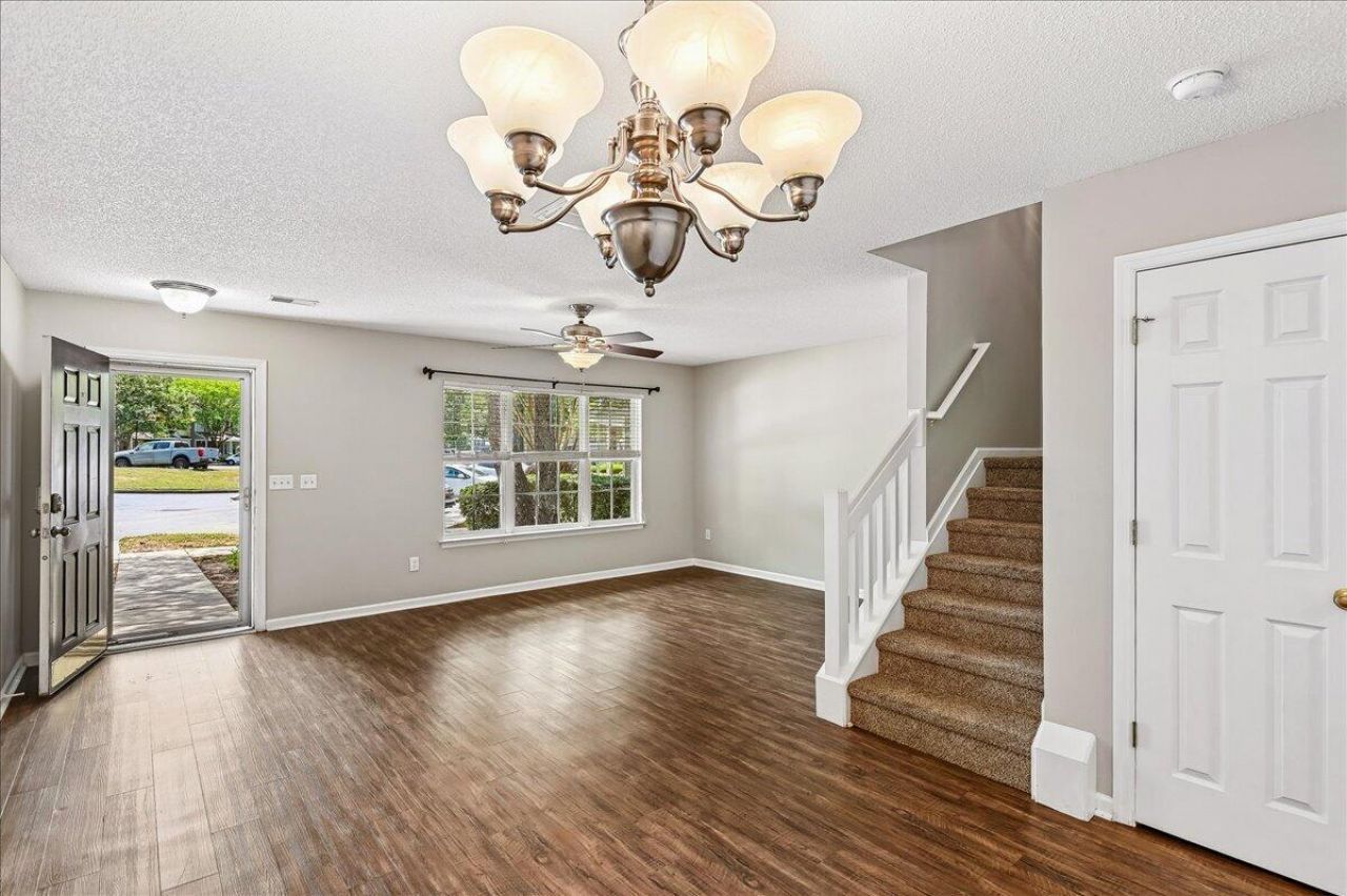 7948 Shadow Oak Drive Photo 9