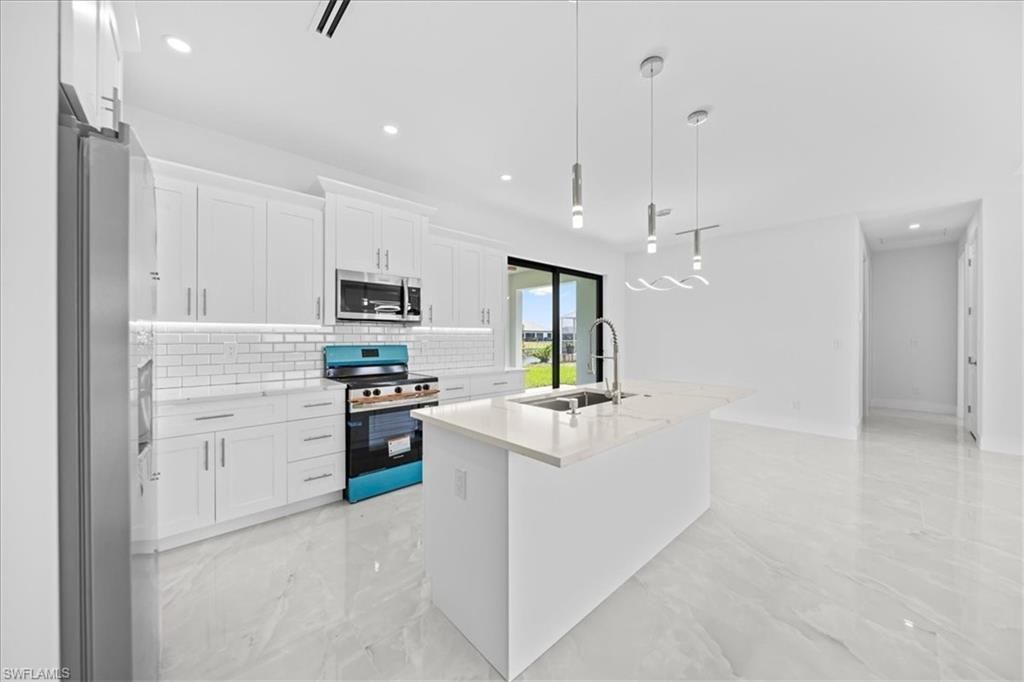 220 NE 9th St, Cape Coral, FL 33909 Photo