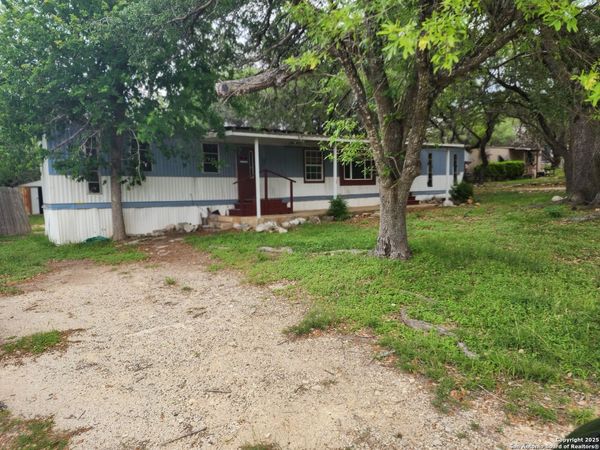 520 ROYAL OAK DR, Canyon Lake, TX 78133