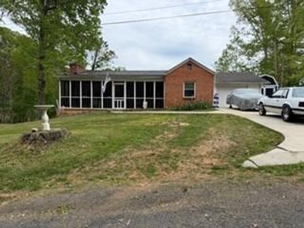 1214 Jones RD , Vinton, VA 24179
