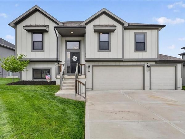 602 Ridgeview Drive, Grain Valley, MO 64029