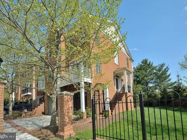 100 HERNDON MILL CIRCLE , HERNDON, VA 20170