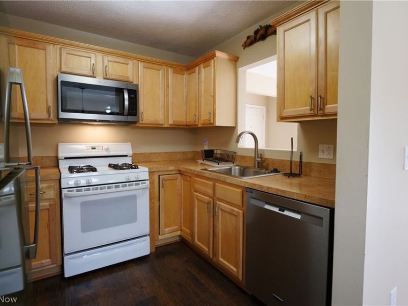 7122 Village Drive, Concord Township, OH 44060 Photo 11