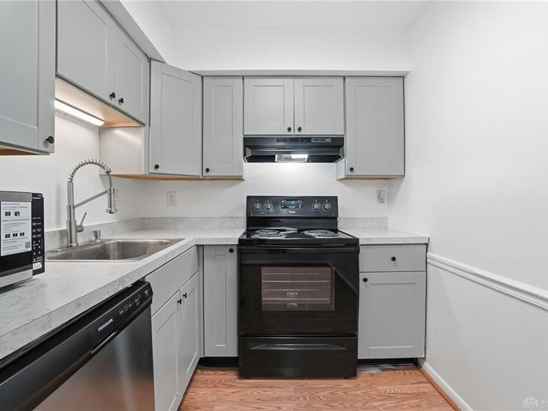 5655 E Coach Drive, Unit H, Dayton, OH 45440 Photo 4