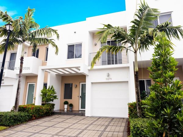 10279 NW 72nd St , Doral, FL 33178