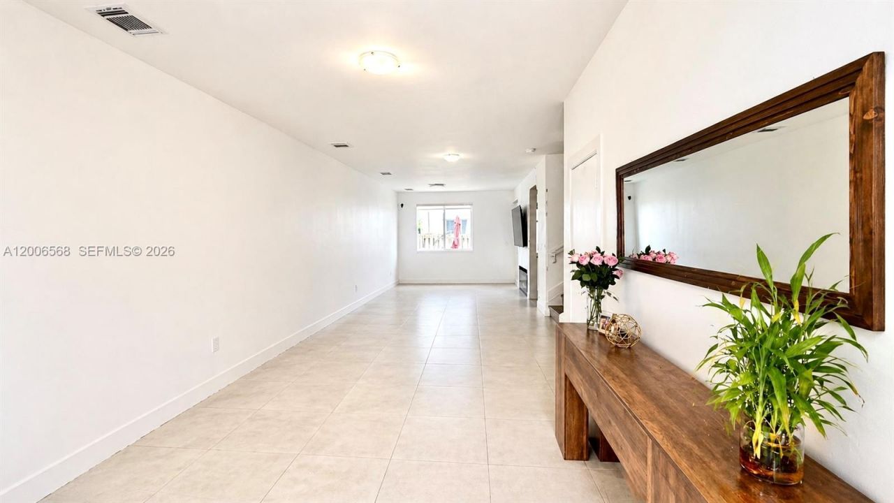 10279 NW 72nd St , Doral, FL 33178 Photo
