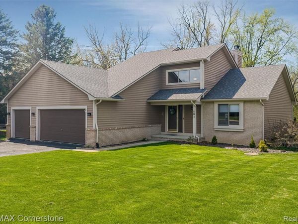 501 Alexander Drive, Walled Lake, MI 48390