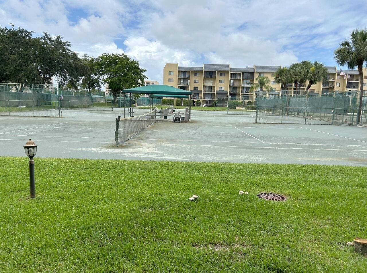 2786 Tennis Club Drive, Unit 102, West Palm Beach, FL 33417 Photo