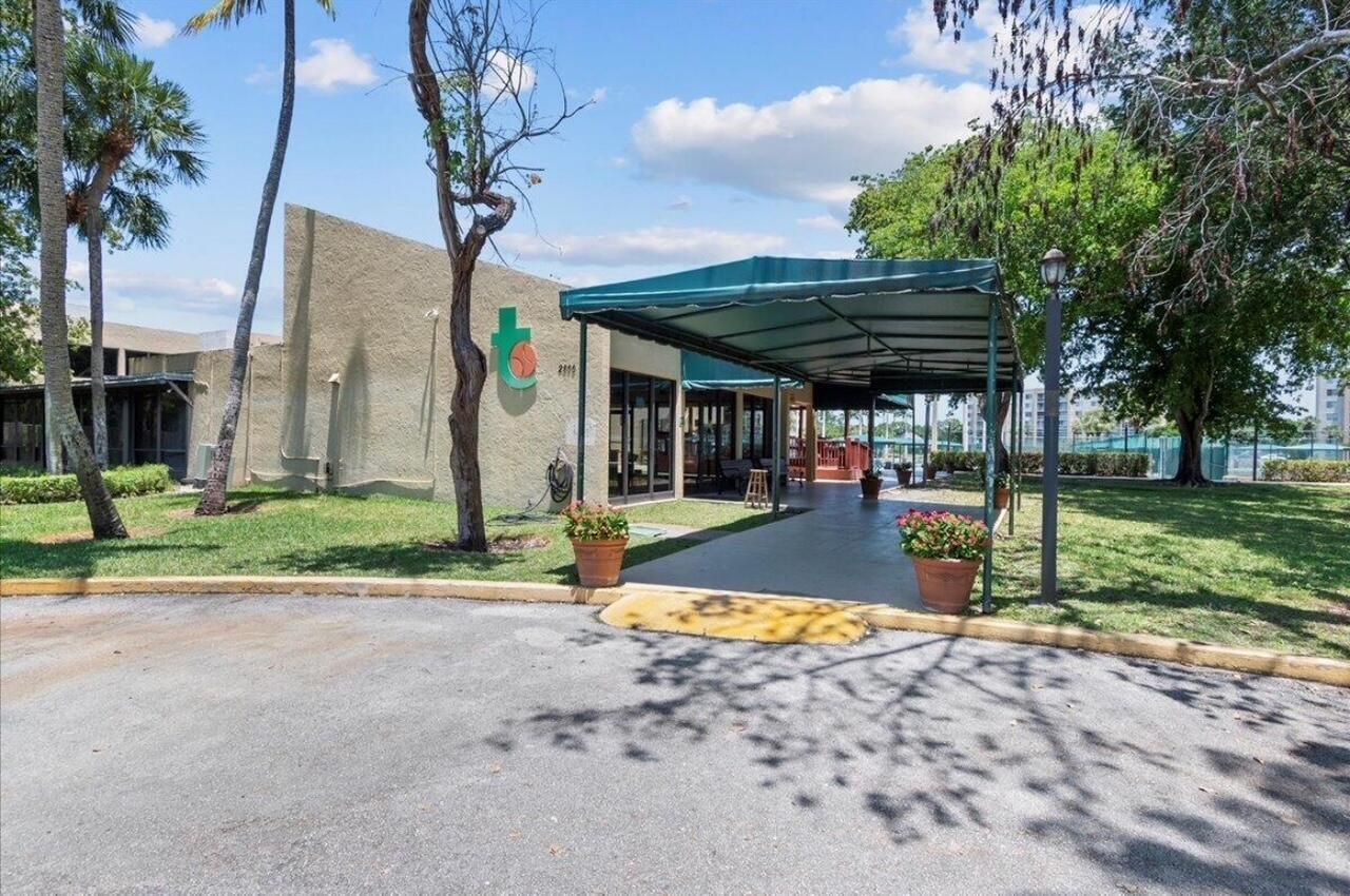 2786 Tennis Club Drive, Unit 102, West Palm Beach, FL 33417 Photo