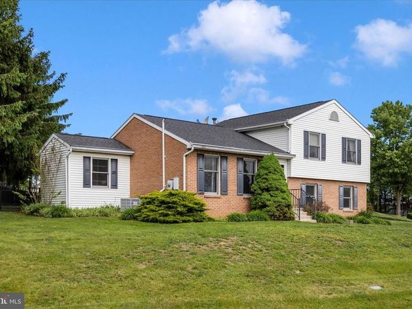 21 CARRIAGE HILL DRIVE, HAGERSTOWN, MD 21742