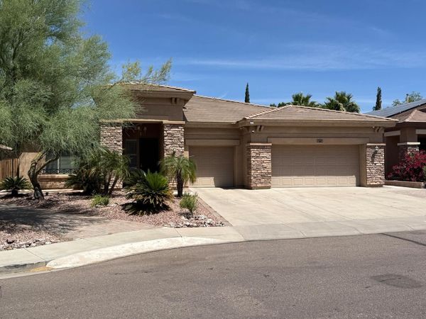 1928 W Spur Drive, Phoenix, AZ 85085