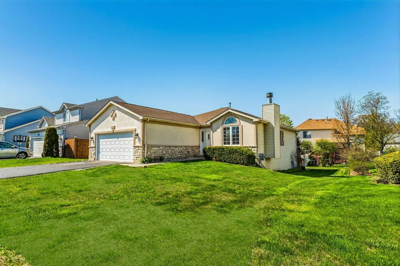 2708 W Lucia Avenue , Waukegan, IL 60085