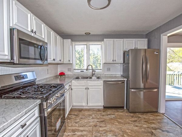 90 Teakwood Rd, Springfield, MA 01128