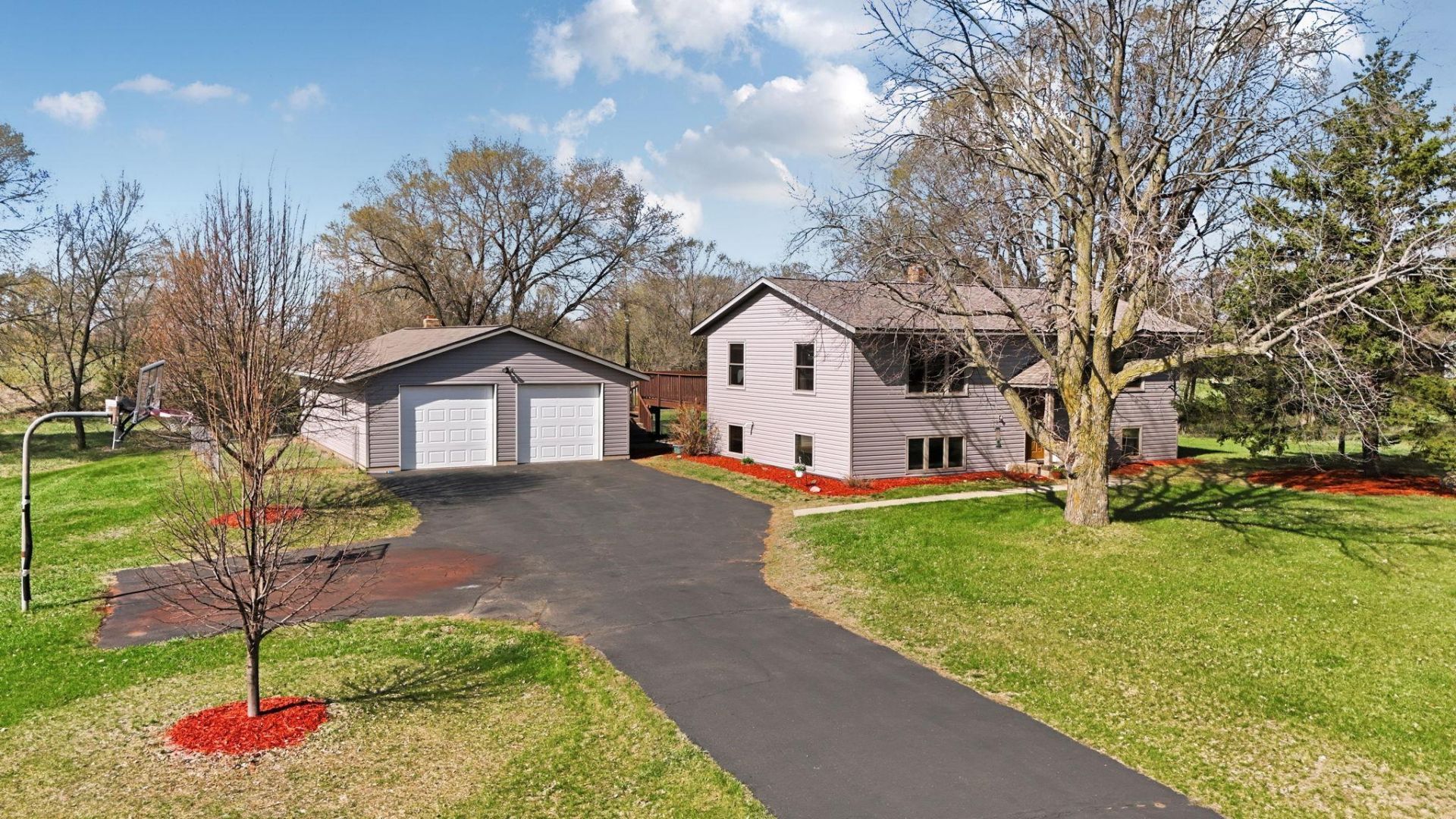 7481 State Street , Clear Lake, MN 55319